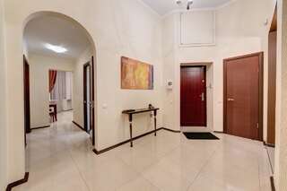 Апартаменты Four bedroom apartment near the NSC Olympic Киев Апартаменты с 3 спальнями-7