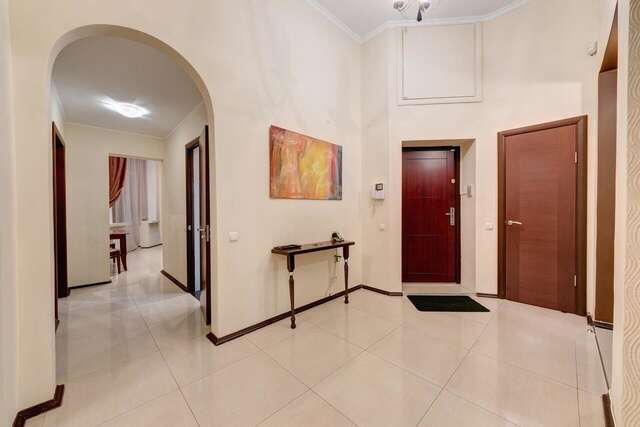 Апартаменты Four bedroom apartment near the NSC Olympic Киев-9